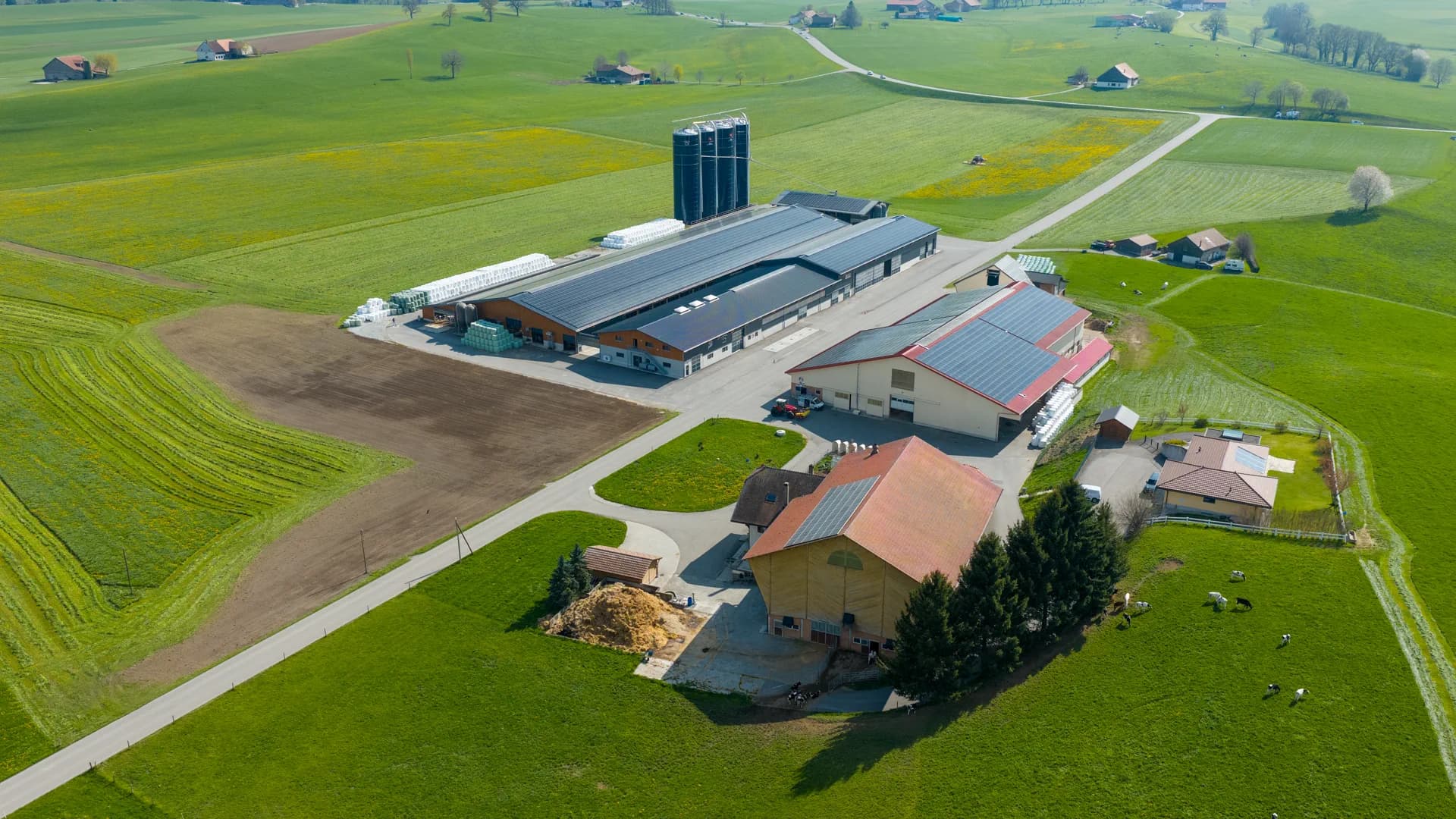 Vue aérienne d'ensemble de la Ferme La Lorraine, Rueyres-Treyfayes
