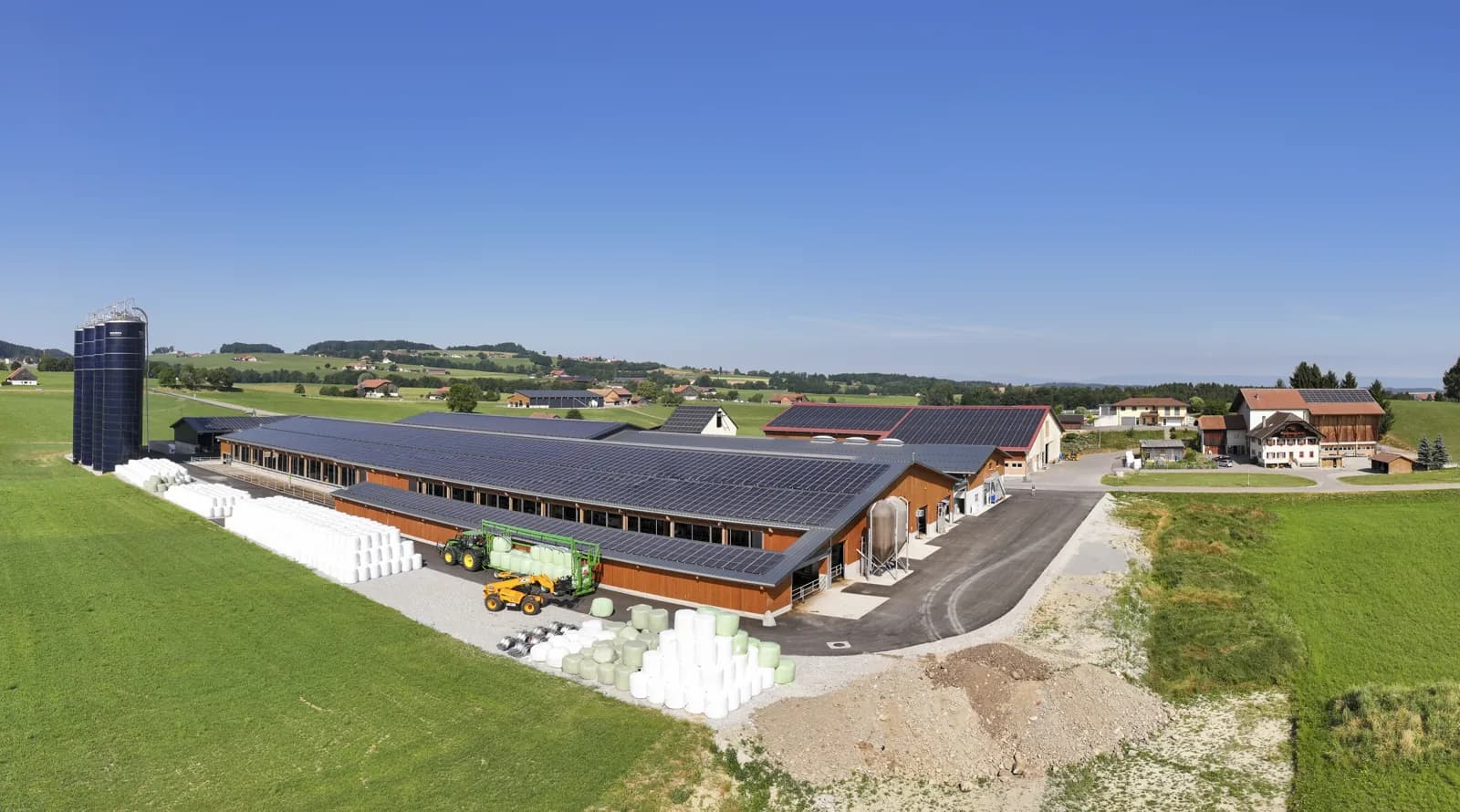 Toitures et installations vues de côté