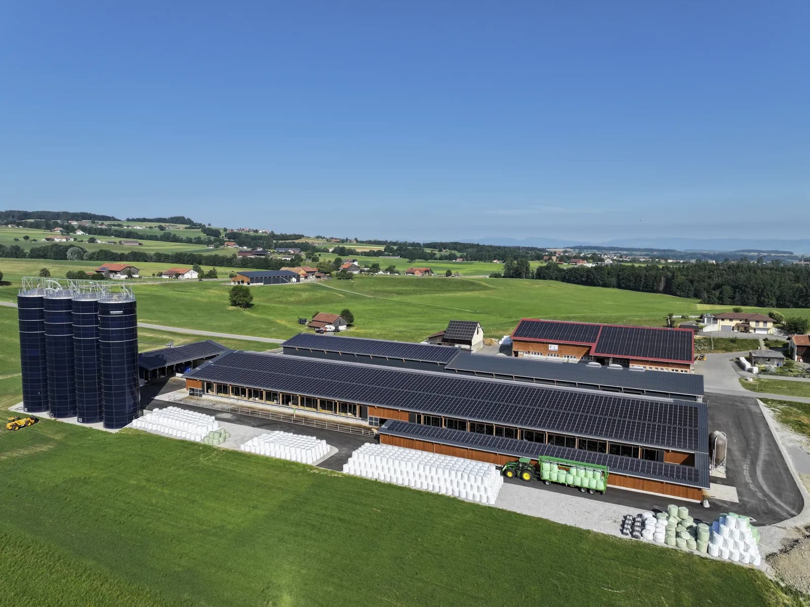 La ferme entre champs et collines